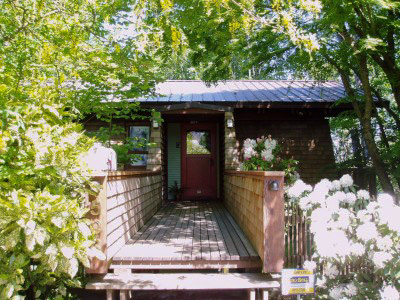 Picture of the entrance to Benjamin's parents' house